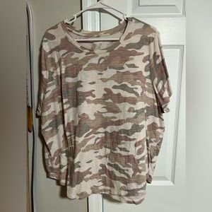 Old Navy neutral camo t-shirt